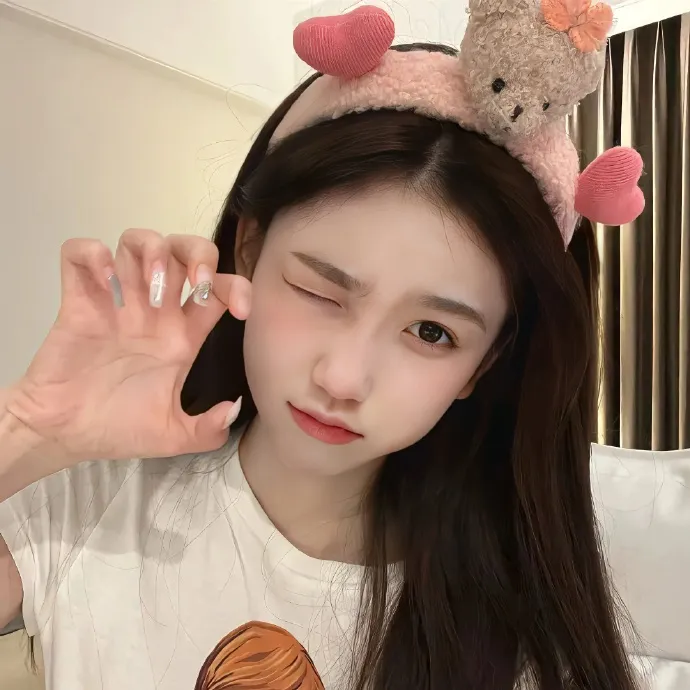 某天后之女恋爱脑怒怼网友，深夜内幕曝光，人设崩塌